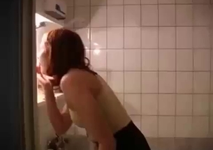 Filming how my sister is taking a shower